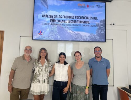 Juliana defiende su TFG sobre los factores psicosociales en el empleo turístico de Lanzarote